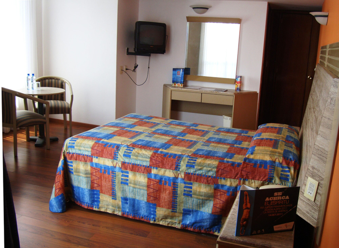 Bedroom 3, Hotel Cervantes, Guadalajara