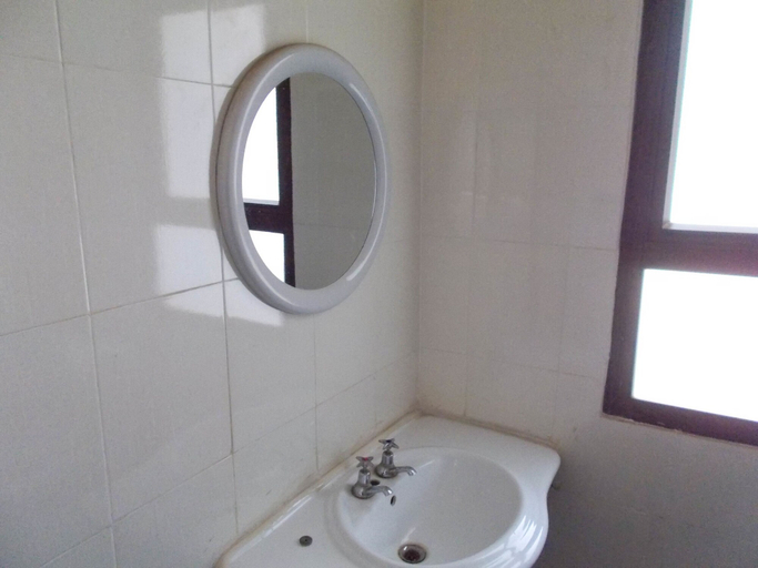 Bathroom 3, Leget Lodges & Gardens, Lusaka