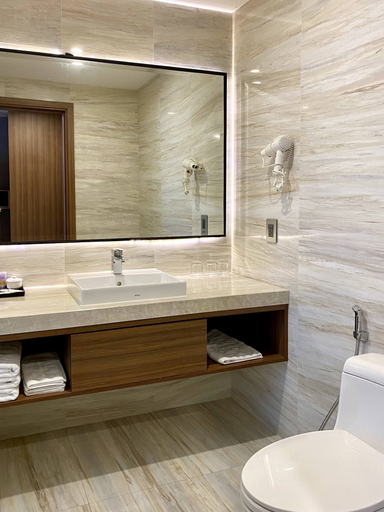 Bathroom 5, Toan Thang Stone Hotel, Vinh