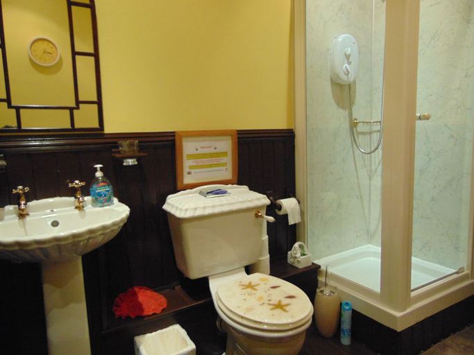 Bathroom 3, Badjao Bed and Breakfast, Edinburgh