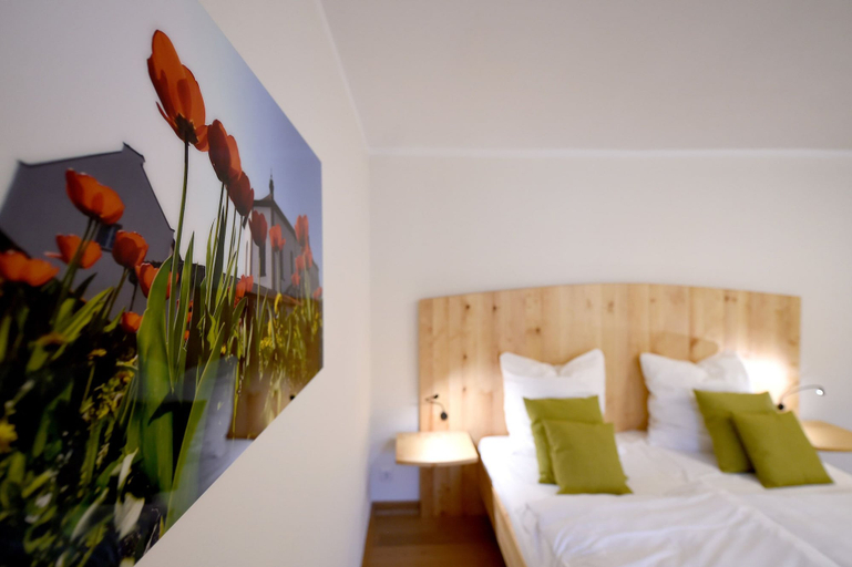 Bedroom 2, Tagungskloster Frauenberg, Fulda
