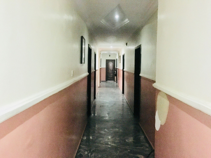 Others 5, De Man Hotel, Eti-Osa