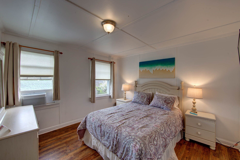 Bedroom 3, Blackbeard's Lodge, Hyde