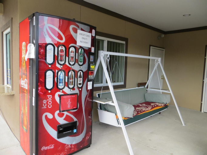 Food & Drinks, Scottish Inn & Suites, Chambers