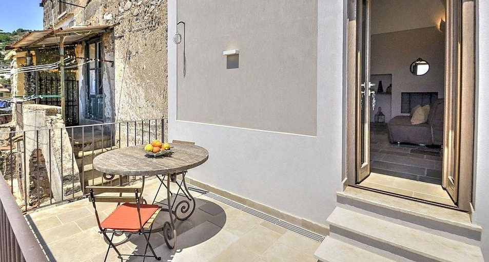 Balcony 2, Casa della Vecchina, Napoli