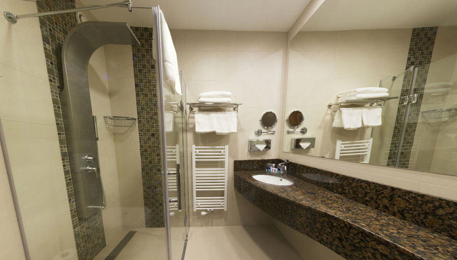 Bathroom 5, Kurhotel Pyramide Sibyllenbad, Tirschenreuth