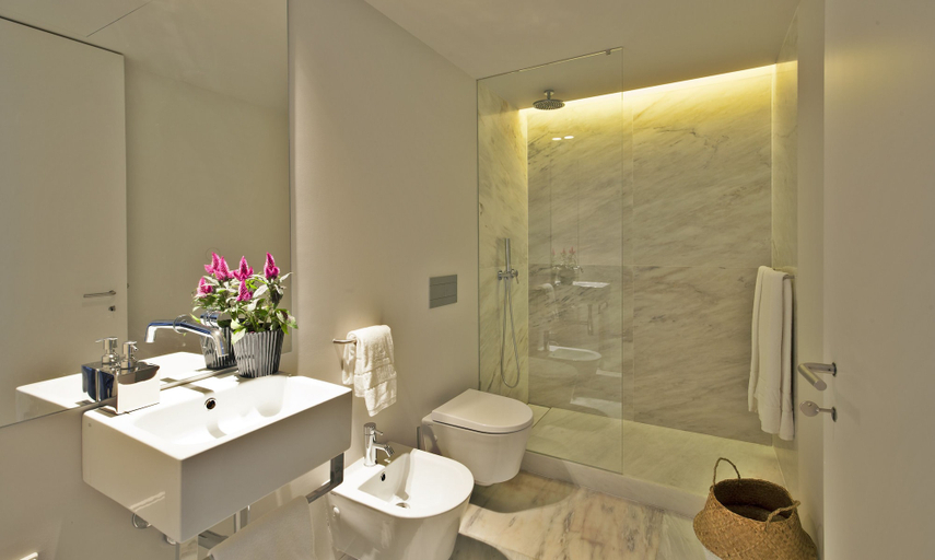 Bathroom 4, Lisbon Five Stars Apartments 8 Building, Lisbon