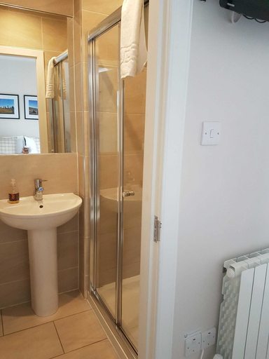 Bathroom 4, Loch Ness Guest House, Highland