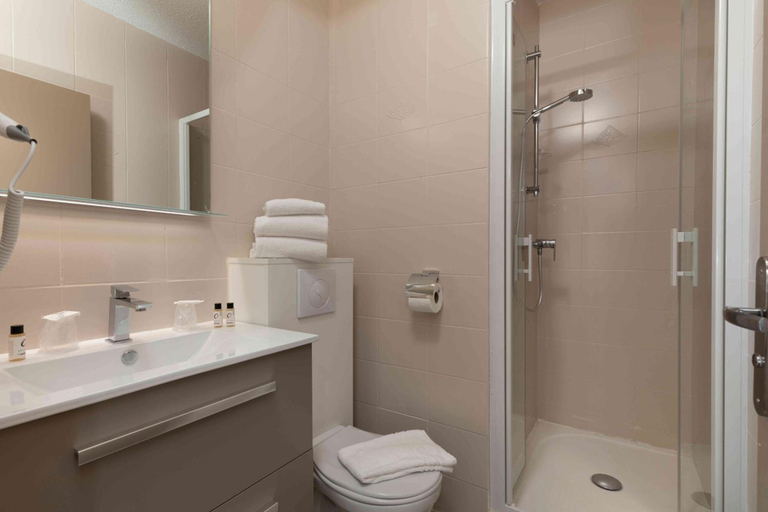 Bathroom 5, Relax'Otel & Spa, Le Barcarès, Pyrénées-Orientales