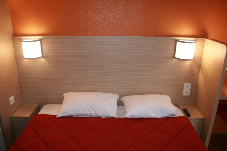 Bedroom 4, Premiere Classe Carcassonne, Aude