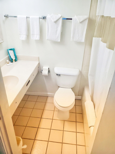Bathroom 3, The Port Hotel and Marina, Citrus
