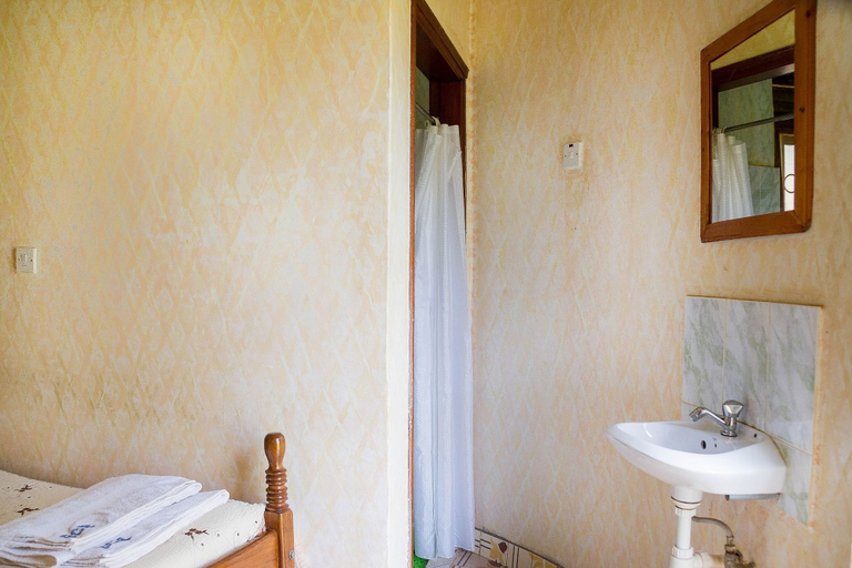 Bathroom 3, Buziga Country Resort, Kampala