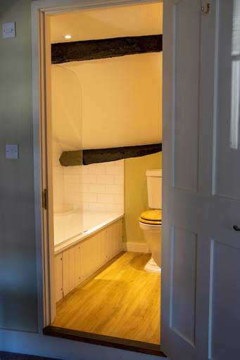 Bathroom 4, The Green Dragon, Wiltshire
