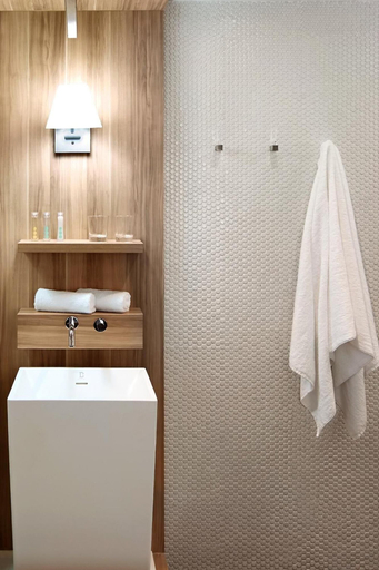 Bathroom 5, Happy 3 Hotel, Pathum Wan