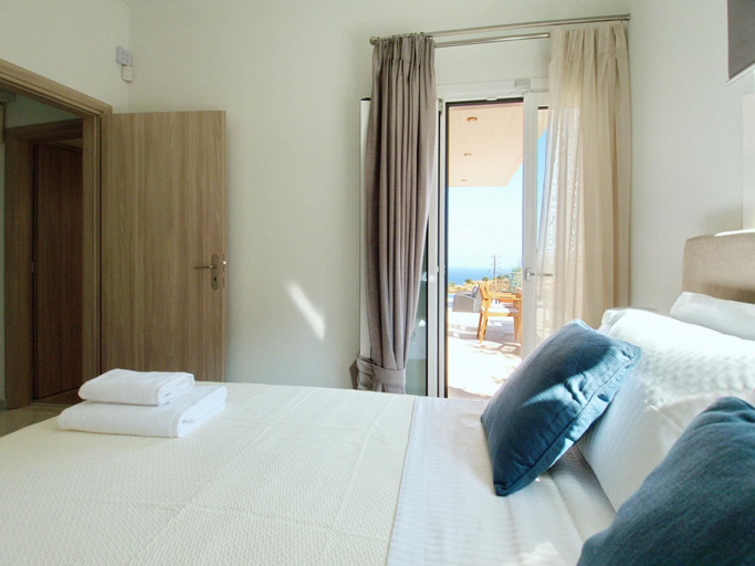 Room 4, Villa Nikos in Megala Chorafia, Crete