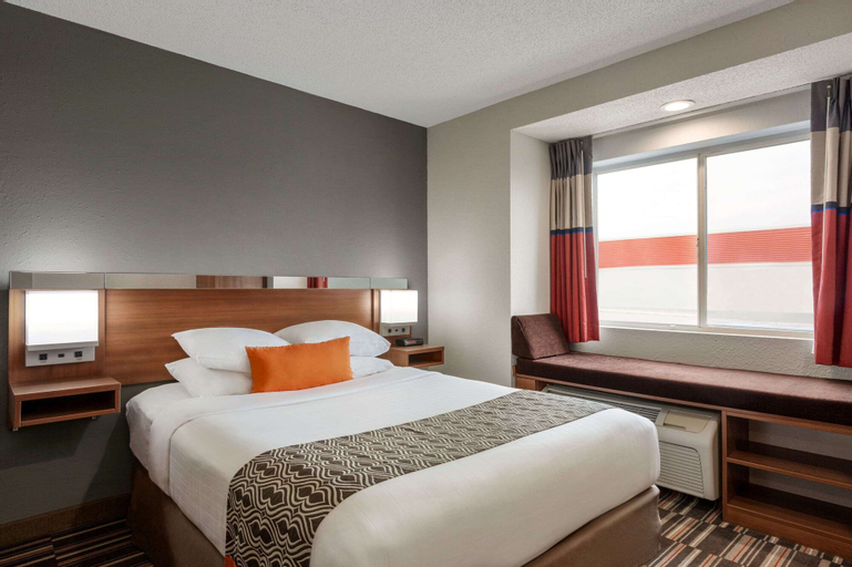 Bedroom 3, Microtel Inn & Suites by Wyndham Tifton, Tift