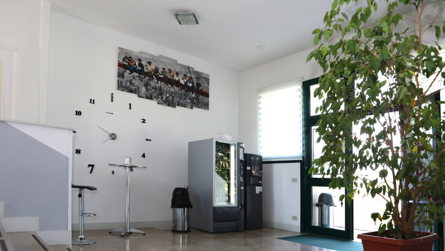 Others 1, Residence Europa, Piacenza