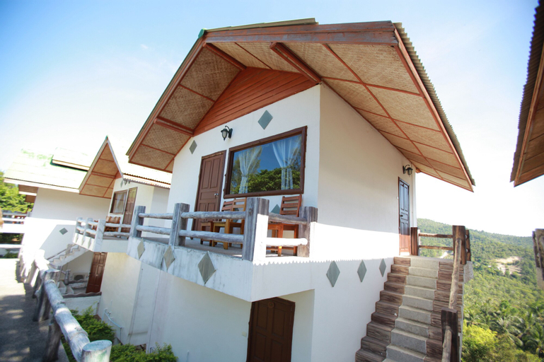 Exterior & Views 4