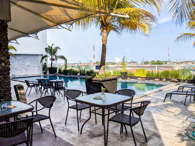 Food & Drinks, Best Choice and Cozy Studio at The Square Apartment By Travelio, Surabaya