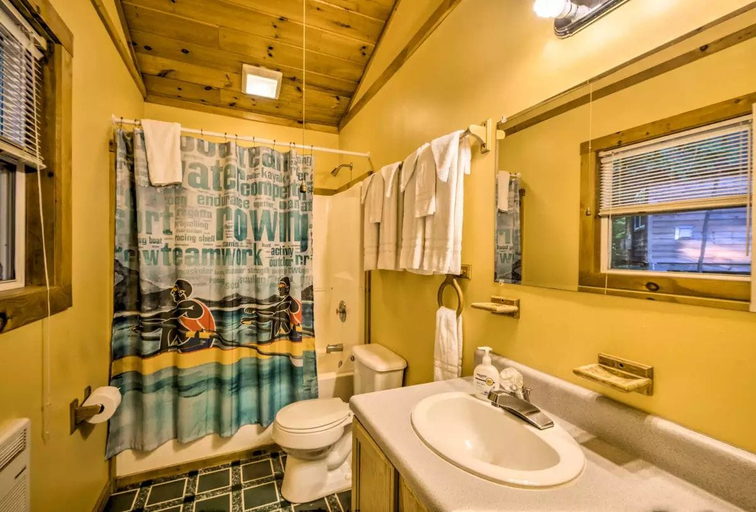 Bathroom 4, Nantahala Cabins, Swain