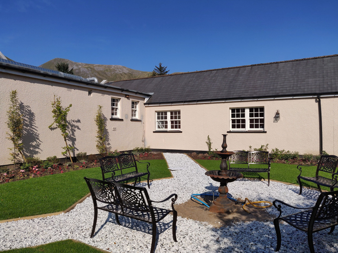 Exterior & Views 2, The Cluanie Inn, Highland