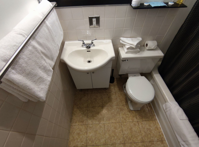 Bathroom 4, Pemberton Hotel, Squamish-Lillooet