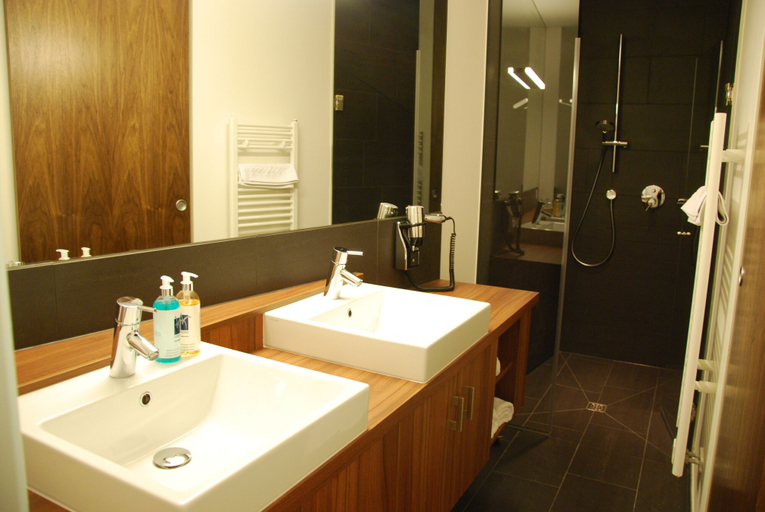 Bathroom 5, Sonne_1806 - Hotel am Campus Dornbirn, Dornbirn