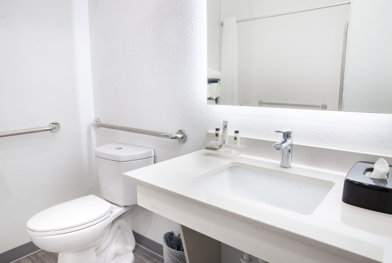 Bathroom 4, Country Inn & Suites by Radisson, Columbus West, OH, Franklin