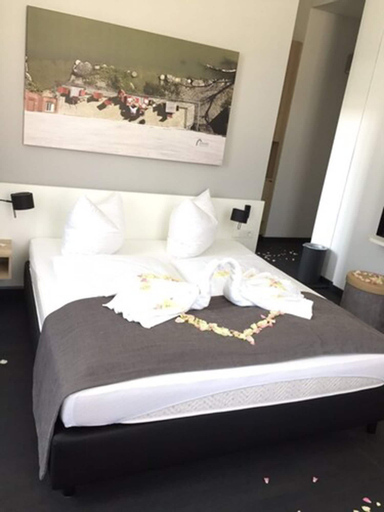 Bedroom 4, Ringhotel Schlosshotel Beuggen, Lörrach