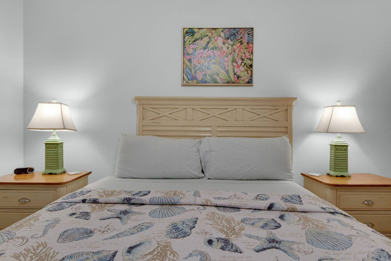 Bedroom 2, Twin Palms 1103, Bay