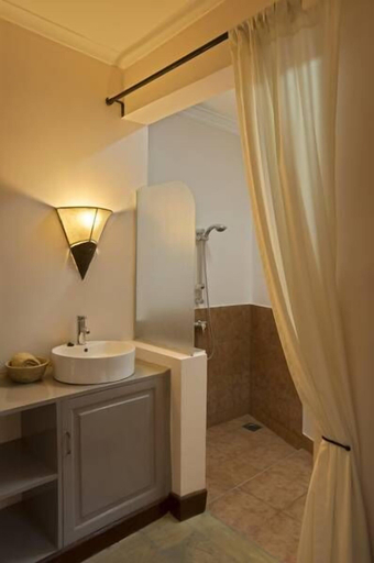 Bathroom 4, Ahadi Lodge, Arusha
