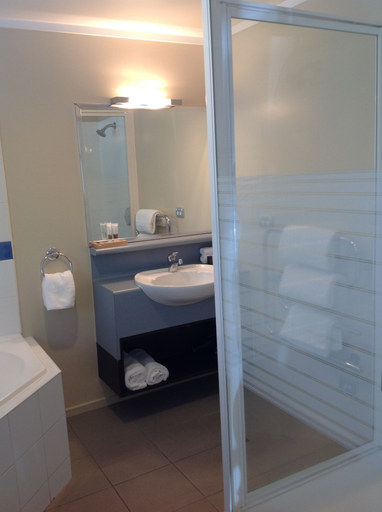 Bathroom 4, Sails On The Lake, Taupo