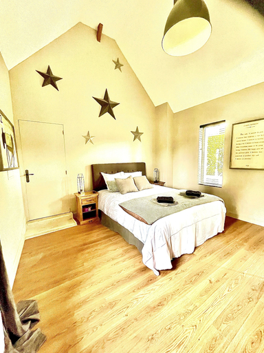 Bedroom 3, Le Paddock, Oise