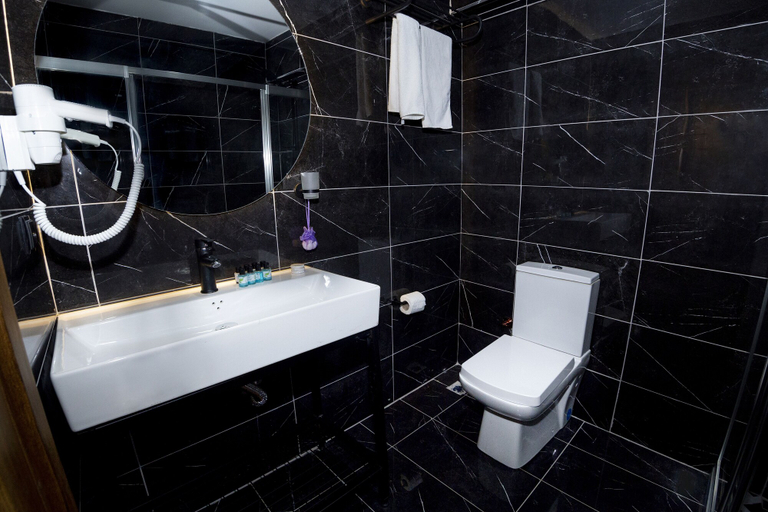 Bathroom 5, Kadirga Antik Hotel, Fatih