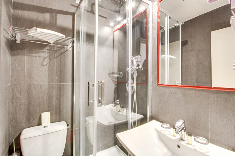 Bathroom 4, Les Quatre Dauphins, Bouches-du-Rhône