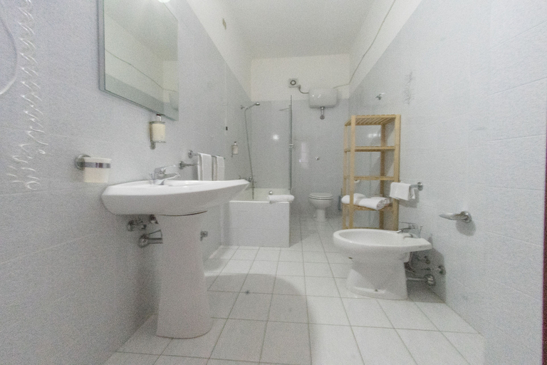 Bathroom 4, Eden, Foggia