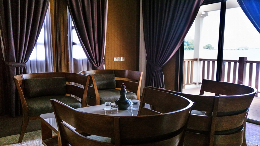 Food & Drinks 4, Casuarina@Pangkor, Manjung