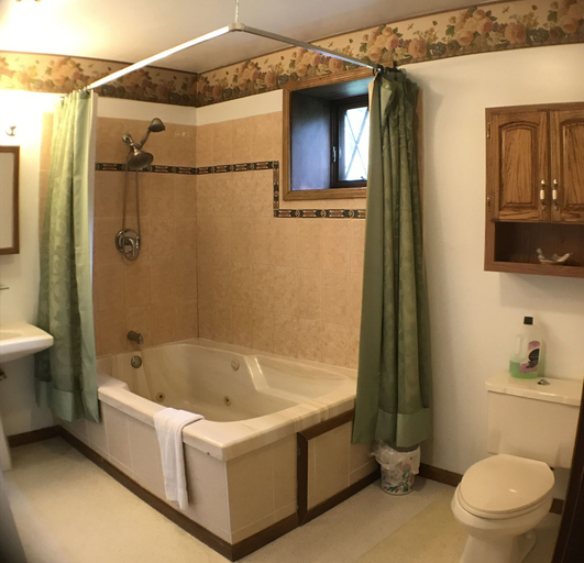 Bathroom 3, 7 Gables Inn & Suites, Fairbanks North Star
