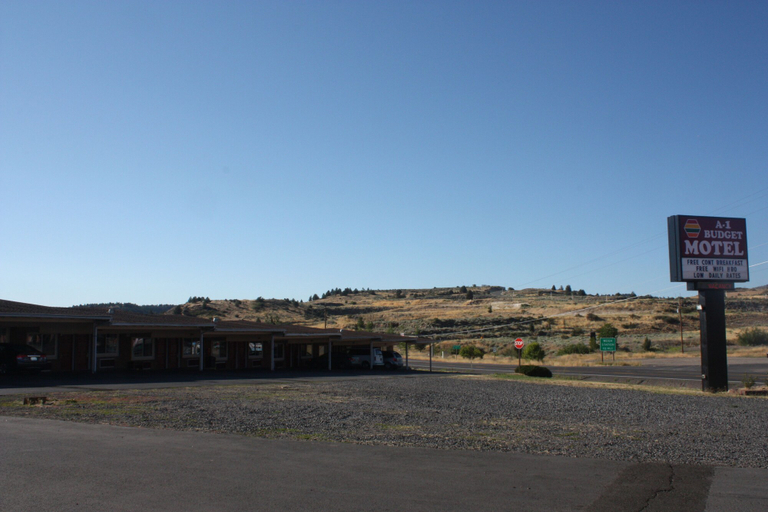 Exterior & Views 2, A-1 Budget Motel, Klamath