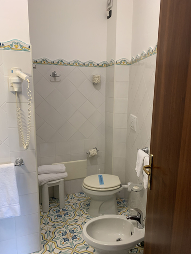 Bathroom 5, Grand Hotel La Playa, Latina