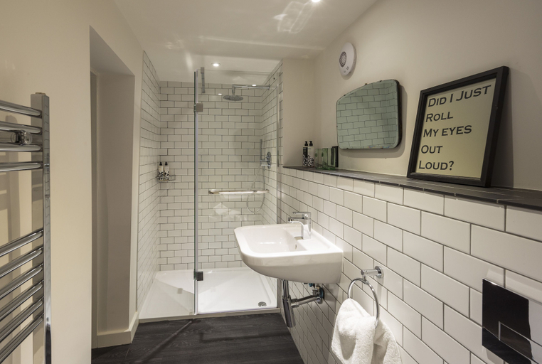 Bathroom 5, Judges Court, York