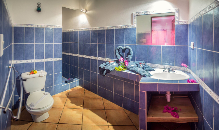 Bathroom 4, Laguna del Cocodrilo, Santa Cruz