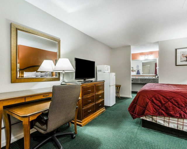 Bedroom 4, Econo Lodge Inn & Suites Enterprise, Coffee