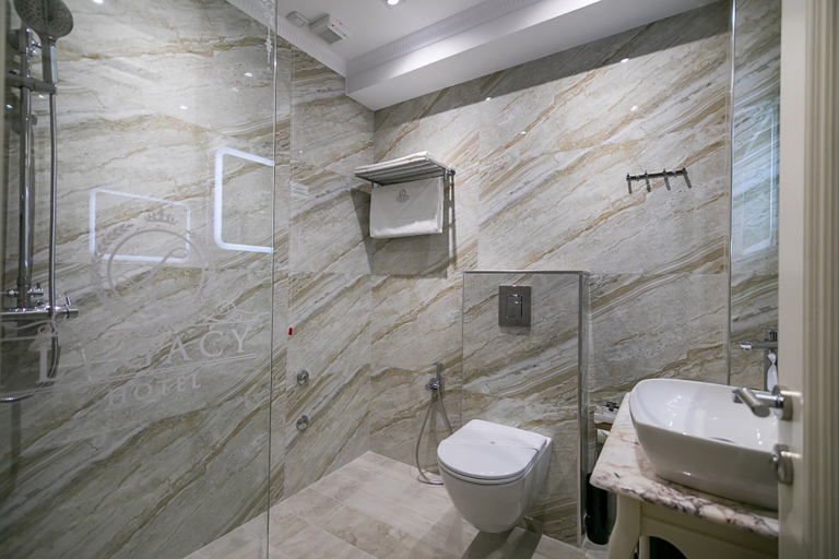 Bathroom 5, Legacy Hotel, Korçës