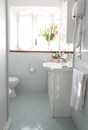 Bathroom 4, Hotel Il Pietreto, Siena