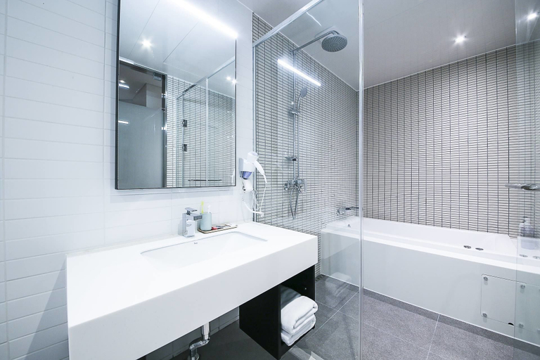 Bathroom 4, Golden River Hotel, Geum-cheon