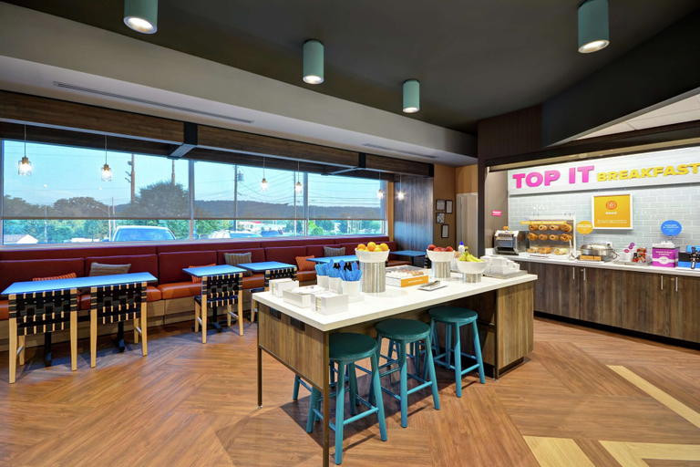 Food & Drinks 5, TRU by Hilton Denver, Lancaster