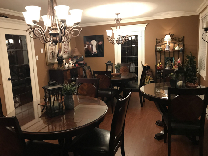 Food & Drinks 5, Castle Landing, Division No. 1