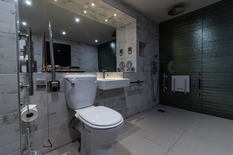 Bathroom 5, Seven Hotel, Southend-on-Sea