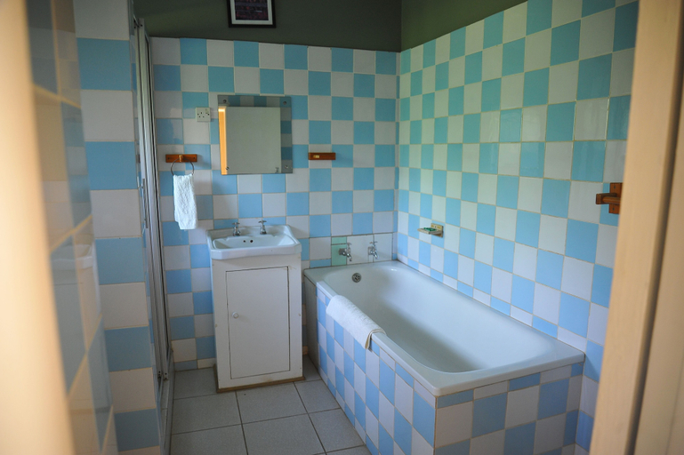 Bathroom, Anina's Executive Lodge, Lusaka